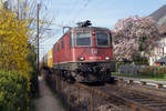 SBB: Frühling im Seeland mit der Re 420 277-6 vor einem Postzug bei Ligerz am 31. März 2017.
Foto: Walter Ruetsch