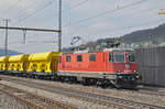 Re 420 249-5 (11249) durchfährt den Bahnhof Gelterkinden. Die Aufnahme stammt vom 06.04.2017.