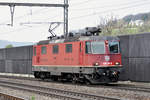 Re 420 257-8 (11257) durchfährt den Bahnhof Gelterkinden. Die Aufnahme stammt vom 06.04.2017.