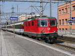 SBB - Re 4/4 11134 mit IR nach Zürich bei der durchfahrt in Muttenz am 26.03.2017