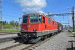 Ausnahmsweise fr die Division G unterwegs; Re 4/4 II 11149 | 420 149-7 mit Expressgter Oberbuchsiten-Schnbhl in Zollikofen,18.04.2017.