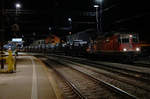 SBB: Rote Bo Bo by night  Re 420 252-9 in Oensingen am 18.