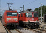 DB/SBB: Zusammentreffen vom der DB 101 070-1 und der SBB Re 4/4II 11303 im Bahnhof Singen (Hohentwiel) am 21. Juni 2016.
Foto: Walter Ruetsch