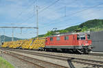 Re 420 295-8 durchfährt den Bahnhof Gelterkinden.