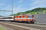 Re 4/4 II 11109 durchfährt den Bahnhof Gelterkinden. Die Aufnahme stammt vom 05.07.2017.