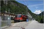 Neuerdings trüben neue hohe Gitterzäune das Fotovergnügen in Iselle. Trotzdem wagte ich ein Bild auf welches den bald historischen Autotunnelzug, von welchem fast nur die SBB Re 4/4 II 11164 (UIC 91 85 4 420 164-6 CH-SBB) zu sehen ist, zeigt.
22. Juli 2017