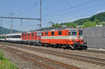 Doppeltraktion, mit den Loks 11108 und 11144 durchfahren den Bahnhof Gelterkinden.