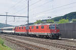 Doppeltraktion, mit den Loks 11125 und 11116 durchfahren den Bahnhof Gelterkinden.