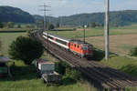 SBB: Stilreiner Personenzug mit passender Lokomotive bei Bettenhausen am 24. August 2017.
Foto: Walter Ruetsch