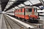 IR2270 mit der ex SwissExpress Re 4/4 II 11109 nach Basel SBB in Zürich HB.