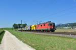 Re 4/4II 11297 | 420 297-4 mit ihrem Gter kurz vor Niederbipp, 22.08.2017.