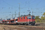 Re 4/4 II 11163 durchfährt den Badischen Bahnhof. Die Aufnahme stammt vom 16.10.2017.