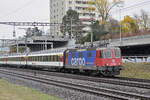 Re 420 383-1, fährt Richtung Bahnhof Muttenz.