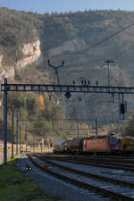 SBB: Kurzgüterzug mit der Re 420 260-2  anlässlich der Bahnhofseinfahrt Reuchenette_Péry am 22.