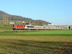 Sissach - 31.10.2017 : Re 4/4 II 11304 mit dem EC 206 Zürich - Frankfurt.