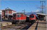 Mein erstes Bild im neuen Jahr ist auch gleich ein internationales: Während die SBB Re 4/4 II 11124 mit einem SBB IC 4 von Singen nach Zürich ihren Startbahnhof verlässt, übernimmt