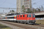 Re 4/4 II 11149 fährt Richtung Bahnhof Muttenz.