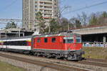 Re 4/4 II 11149 fährt Richtung Bahnhof Muttenz.