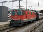 SBB - Re 4/4 11149 vor Nachtzug im HB Zürich am 28.01.2018