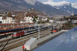 SBB: Der Dispopendel von Lausanne als IR 90 bei einem Zwischenhalt in Siders am 9. Februar 2018. Auf der Rückfahrt von Brig wurde die Re 4/4 11181 nicht mehr mitgeführt am Schluss des Zuges.
Foto: Walter Ruetsch  