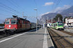 SBB/AOMC: IR 90 nach Brig bestehend aus dem Dispopendel von Lausanne mit zwei Re 4/4 beim Zwischenhalt in Aigle.