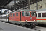 Re 4/4 II 11300 wartet im Bahnhof SBB.