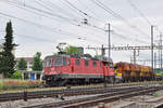 Re 420 318-8 durchfährt den Bahnhof Pratteln. Die Aufnahme stammt vom 23.05.2018.