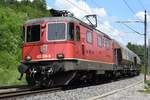 Re 420 239-6  Porrentruy , eine von 2 Re 420 mit Wappen zieht ihren Güterzug bestehend aus 4 Tagnppss bei Schinznach-Dorf am 28.05.2018 in Richtung Basel.