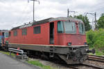 Für die Re 4/4 II 11168 hat bald die letzte Stunde geschlagen. Hier steht die Lok auf einem Nebengleis beim Bahnhof Kaiseraugst. Die Aufnahme stammt vom 29.06.2018.