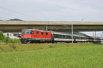 Re 4/4 II 11159 fährt Richtung Bahnhof Itingen. Die Aufnahme stammt vom 03.07.2018.