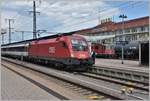 In Singen hat 1116 284 von der Re 4/4 II 11140 den IC186 nach Stuttgart übernommen.