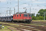 Re 420 273-5 durchfährt den Badischen Bahnhof.