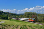 Re 4/4 11143 mit einem IC am 23.09.2017 bei Lottstetten.