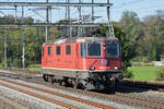 Re 420 281-8 fährt beim Bahnhof Möhlin ein.