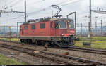 SBB Cargo Re 420 283 mit hochgeklappter Hybridkupplung am 14.