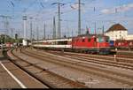 Re 4/4 II 11115 (420 115-8) SBB als IC 381 (Linie 87) nach Zürich HB (CH) wird in seinem Startbahnhof Singen(Hohentwiel) auf Gleis 3 bereitgestellt.