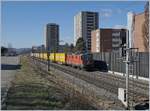 Die SBB Re 420 240-4 mit einem Postzug von Biel/Bienne kommend, beim Einfahrsignal von Grenchen Süd. Links im Bild ist eine Gebäude zu erkennen, dort bin ich aufgewachsen und habe meine Kind- und Jugendzeit verbracht.

22. Feb. 2019