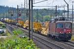 Re 420 287-5 mit automatischer Kupplung mit einem langen Güterzug kurz vor Othmarsingen in Richtung RBL am 15.07.2019.