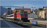 Die SBB Re 4/4 II 1158 erreicht mit ihrem RE 3558 von St-Maurice nach Lausanne den Bahnhof Montreux.