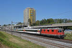 Re 4/4 II 11114 fährt Richtung Bahnhof Muttenz.