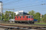 Re 420 324-6 durchfährt den Bahnhof Pratteln.