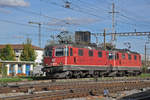 Doppeltraktion, mit den Loks 420 342-8 und 420 341-0, durchfährt den Bahnhof Pratteln.