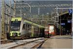 Während der BLS  Lötschberger  RABe 535 104 Brig Richtung Bern verlässt, steht im Hintergrund die SBB Re 4/4 II 11109.