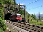 125 Jahre Gotthardbahn - Den 259m langen Rohrbach-Tunnel hat Re 4/4 II 11157 am 07.07.2007 mit ihrem EC 106 Mailand - Basel verlassen.