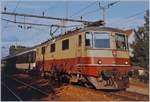 Die SBB Re 4/4 II 11253 mit den ausnahmsweise aus EW IV gebildeten Schnellzug 538 von Romanshorn nach Genève beim Halt in Grenchen Süd.