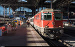 SBB Re 4/4 II 11118 vor einem IC 3 nach Zürich HB am 30.