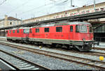 Nachdem die beiden Re 4/4 II SBB, bestehend aus 11304 (420 304-8) und 11198 (420 198-4), den Venice-Simplon-Orient-Express (VSOE) von Belmond Ltd. auf seiner wöchentlichen Reise von London Victoria (GB) nach Venezia Santa Lucia (I) bis zum Grenzbahnhof Chiasso (CH) brachten, stehen sie nun abgebügelt auf Gleis 2 selbigen Bahnhofs.
[20.9.2019 | 14:03 Uhr]