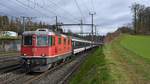 Re 4/4 II 11130 mit einem Interregio kurz nach Othmarsingen in Richtung Aarau am 11.03.2020.