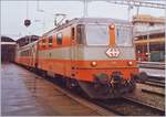 Die Swiss Express Re 4/4 II 11103 (Prototyp) wartet in Luzern mit einem EW III Pendelzug auf die Abfahrt nach Zürich.