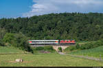 SBB Re 420 153-9 mit einem IR36 überquert eine kleine Brücke bei Hornussen AG.